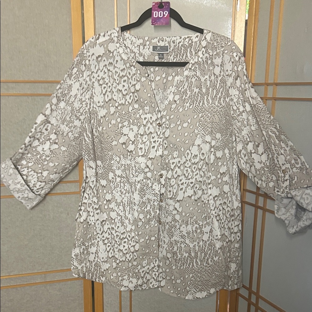 JM Collection Beige and White Patterned Blouse